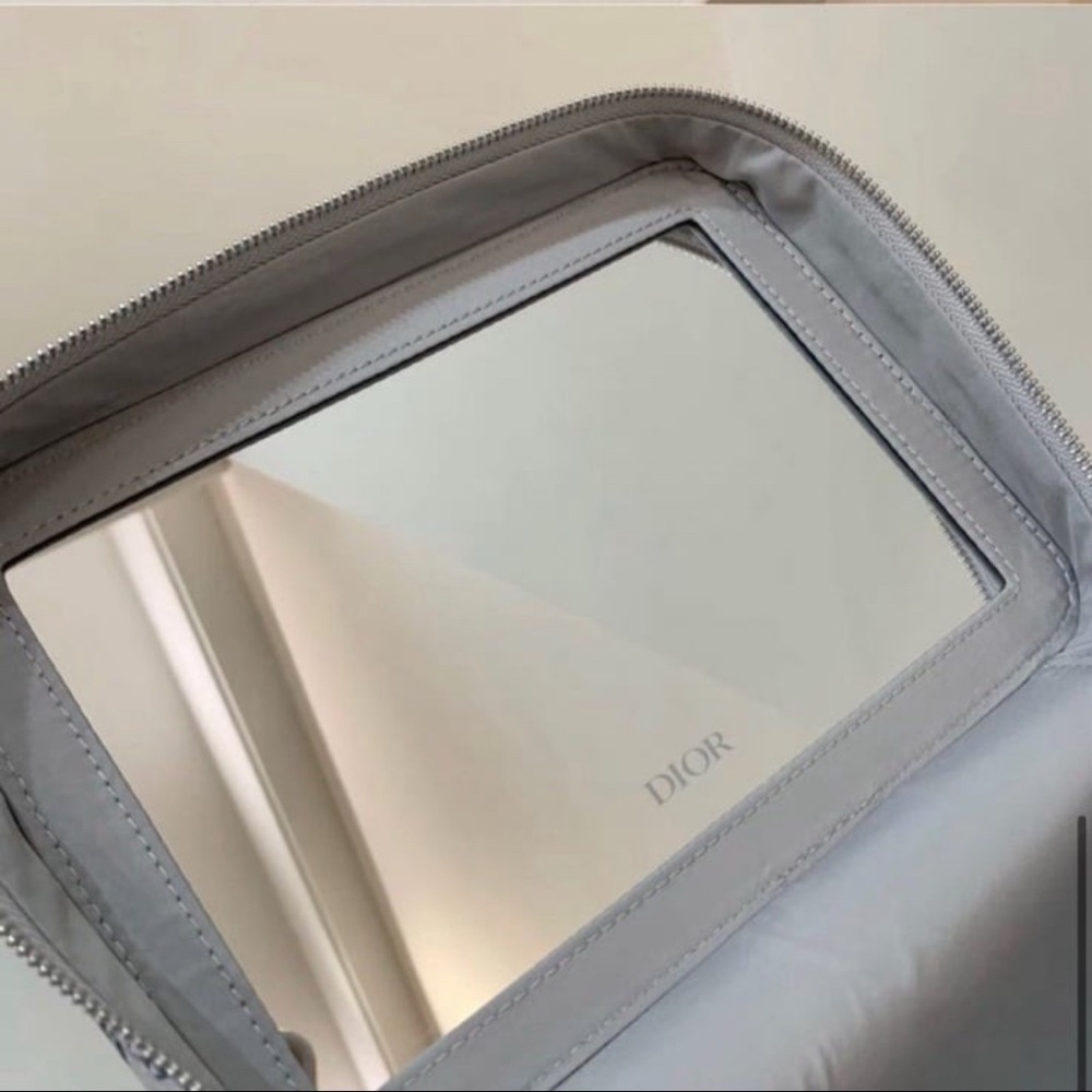 🎉HP🎉 Dior Beauty Around The World Vanity Cosmetic Bag Blue Toile Print Bag - Picture 6 of 12